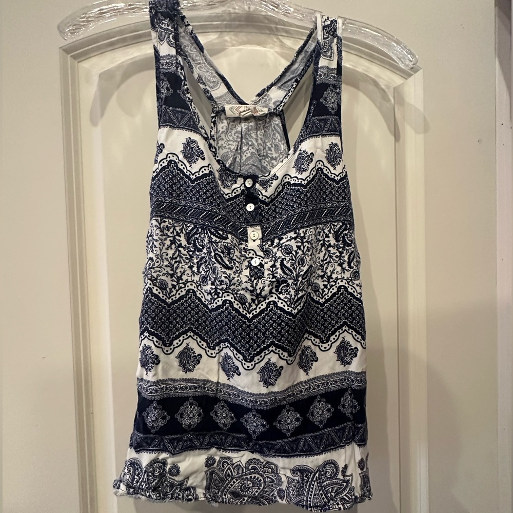 Pink Rose Flowy Tank w/buttons, Size Large, Navy/White Blue Design